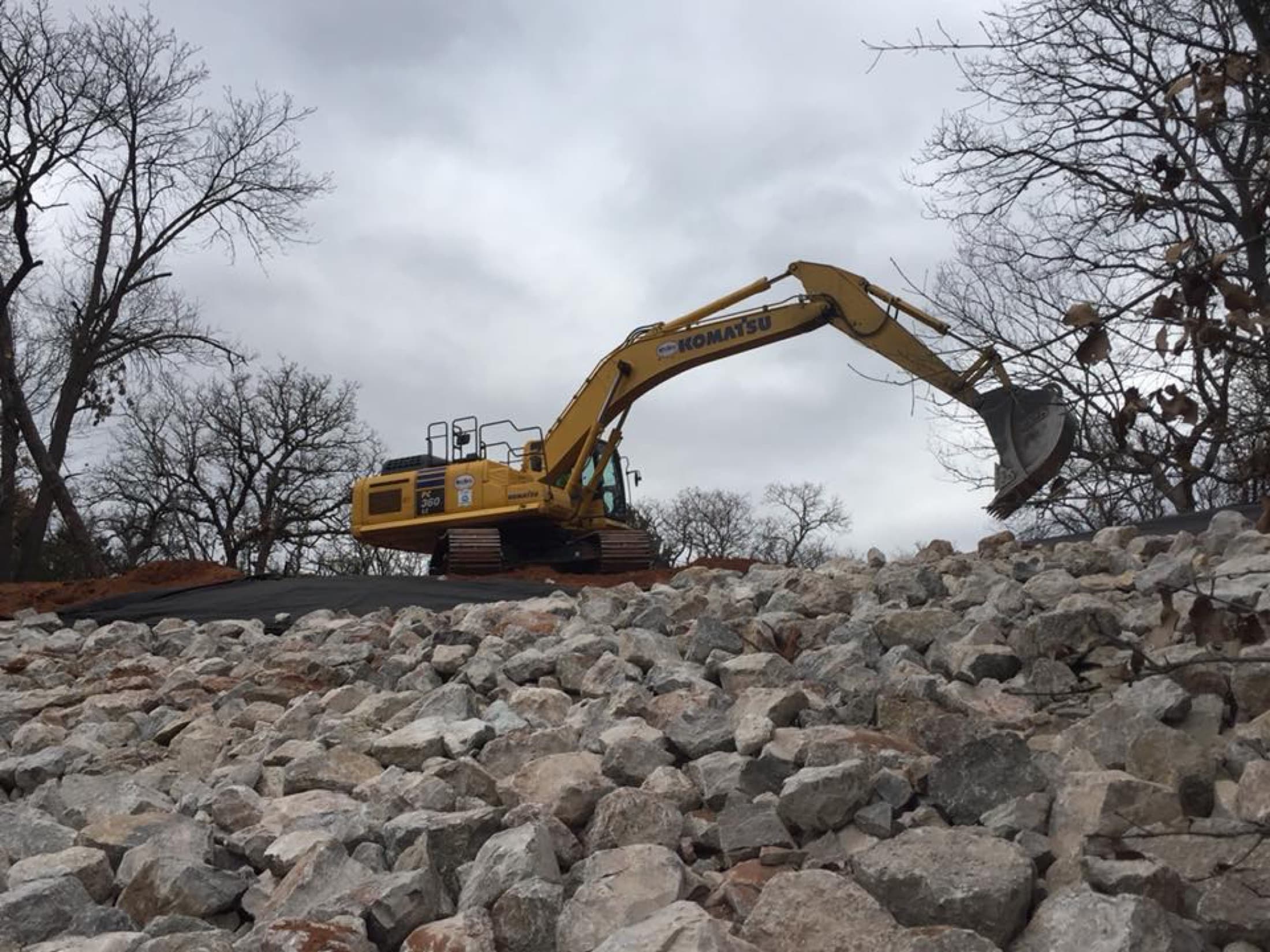 Earthwork excavator rock komatsu