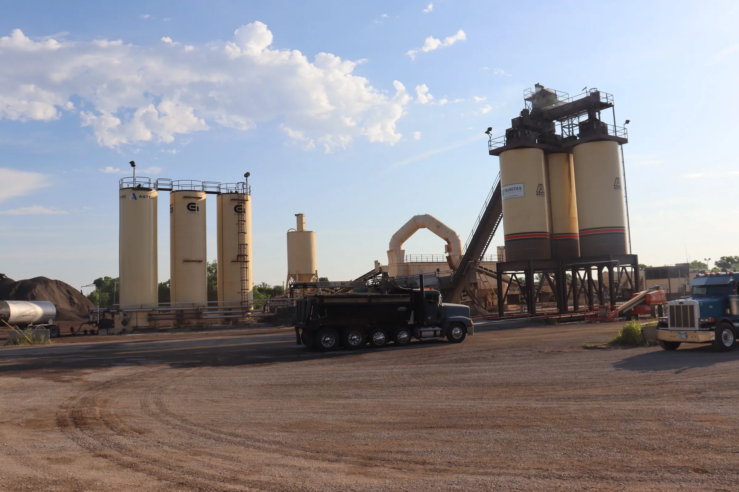 Asphalt plant silos with haul truck loading